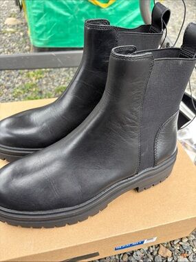 Steve Madden Black Leather Chukka Chelsea Boots